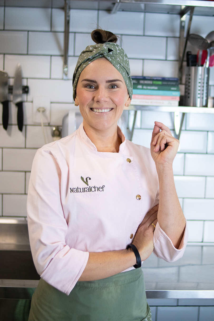 Chef Gabi Paludo na cozinha